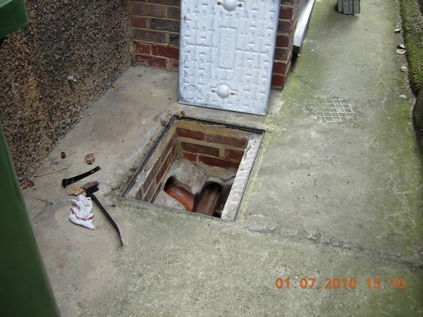 f1574-dscn2235-drain-manhole